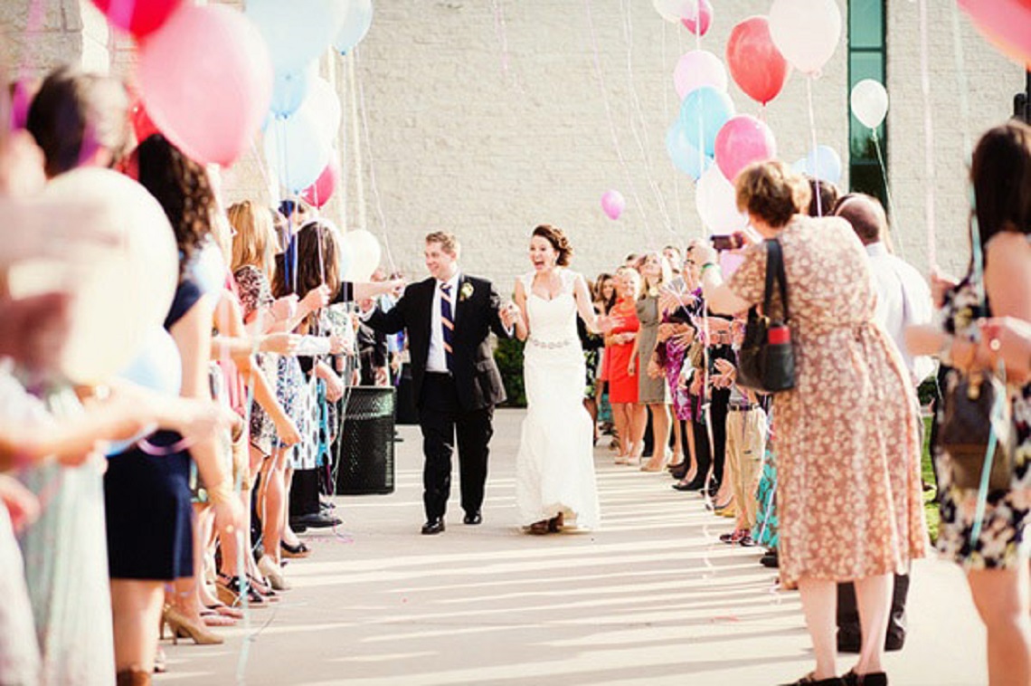 bobbing balloons confetti