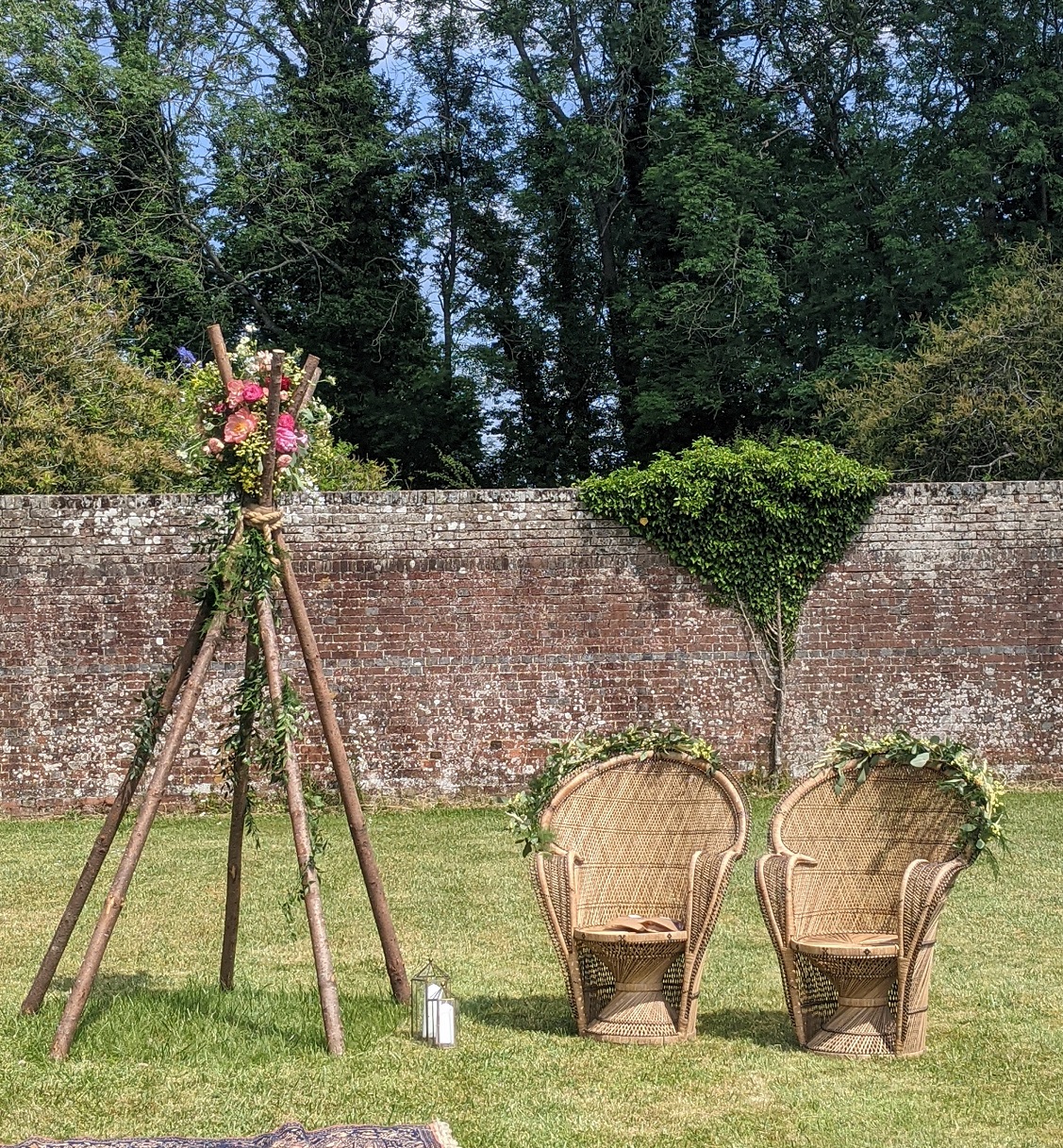 walled garden ceremony